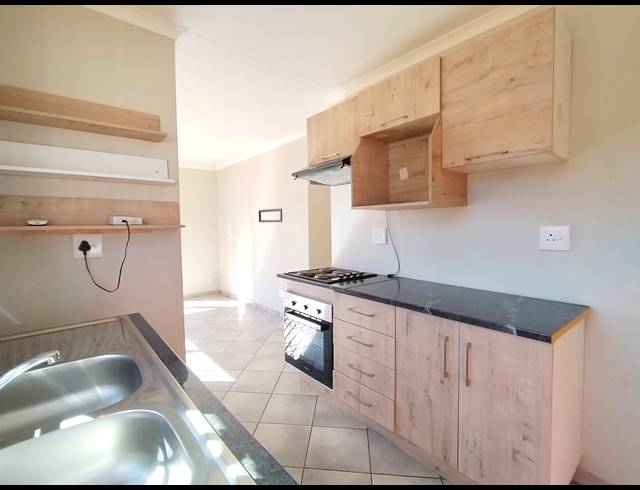 3 BEDROOM FREESTANDING TO LET IN BRENTHURST